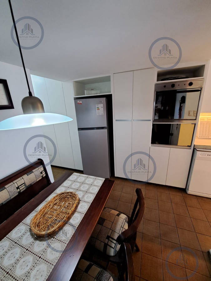 Apartamento ID.1873 - Apartamento en venta en torre clàsica de Peninsula de Punta del Este, a pasos del Emir