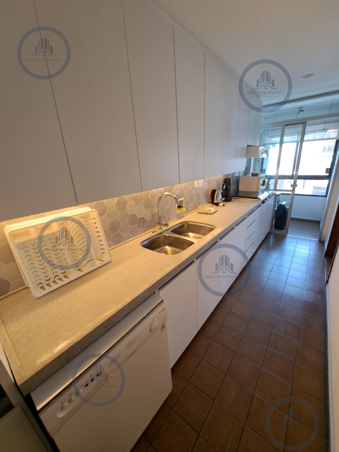 Apartamento ID.1873 - Apartamento en venta en torre clàsica de Peninsula de Punta del Este, a pasos del Emir
