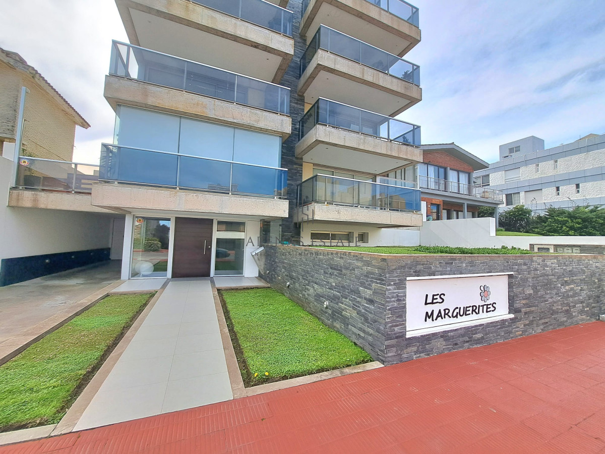 Apartamento ID.3303 - Apartamento en venta en Punta del Este 
