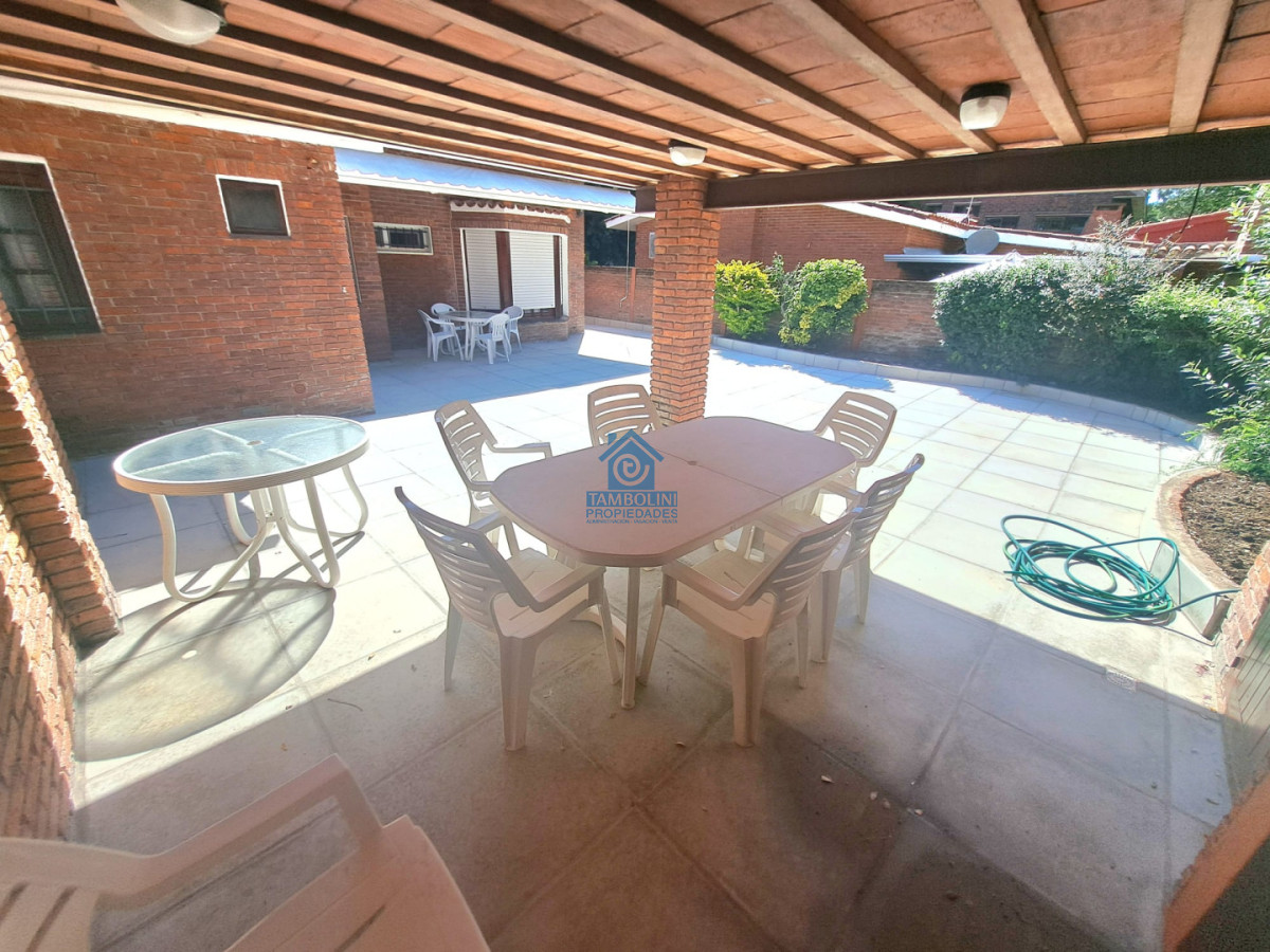 Casa ID.1065 - Casa en Alquiler Anual Mansa 