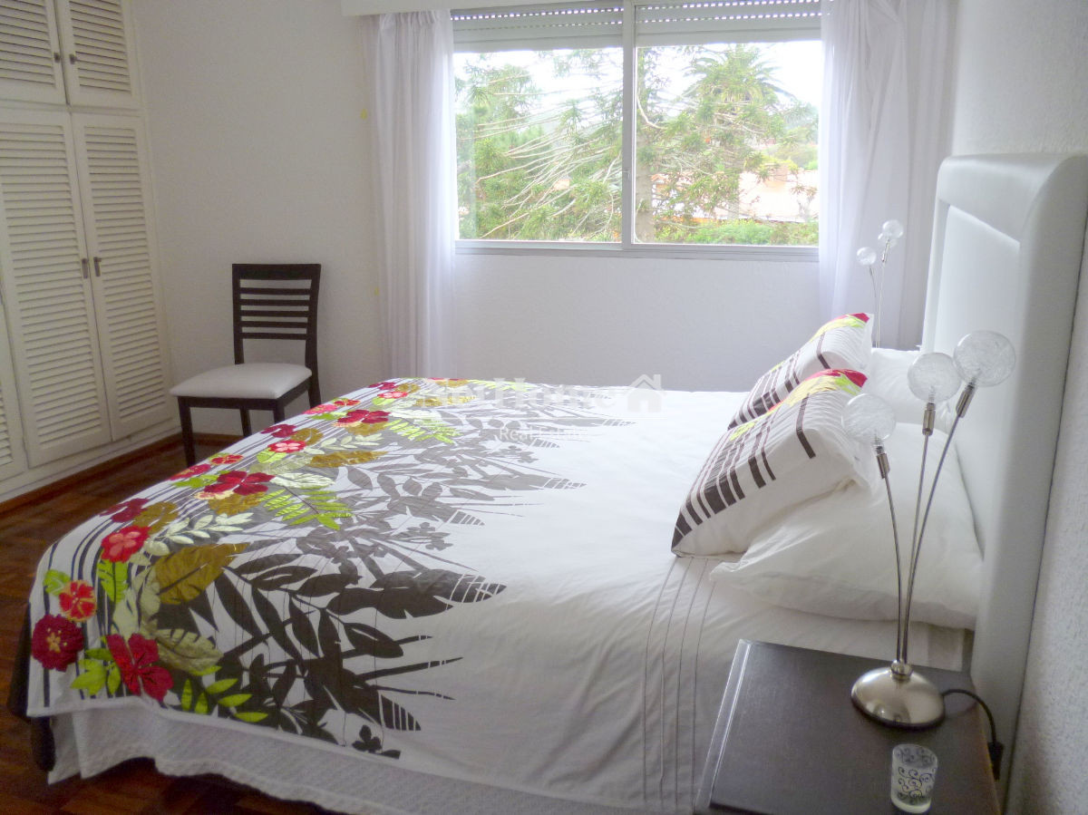 Apartamento ID.140 - Playa Mansa Apartamento 3 Dormitorios Primera Línea