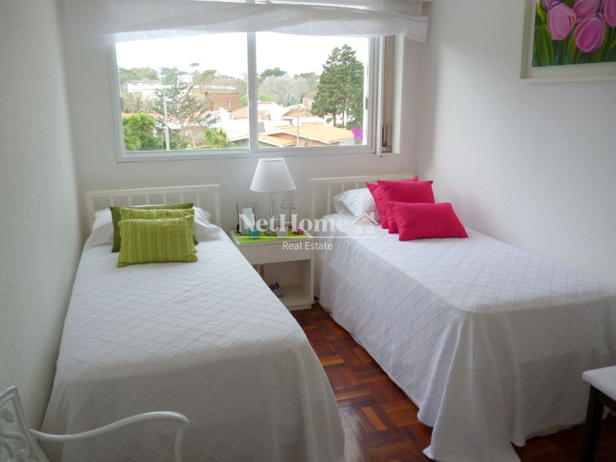 Apartamento ID.140 - Playa Mansa Apartamento 3 Dormitorios Primera Línea