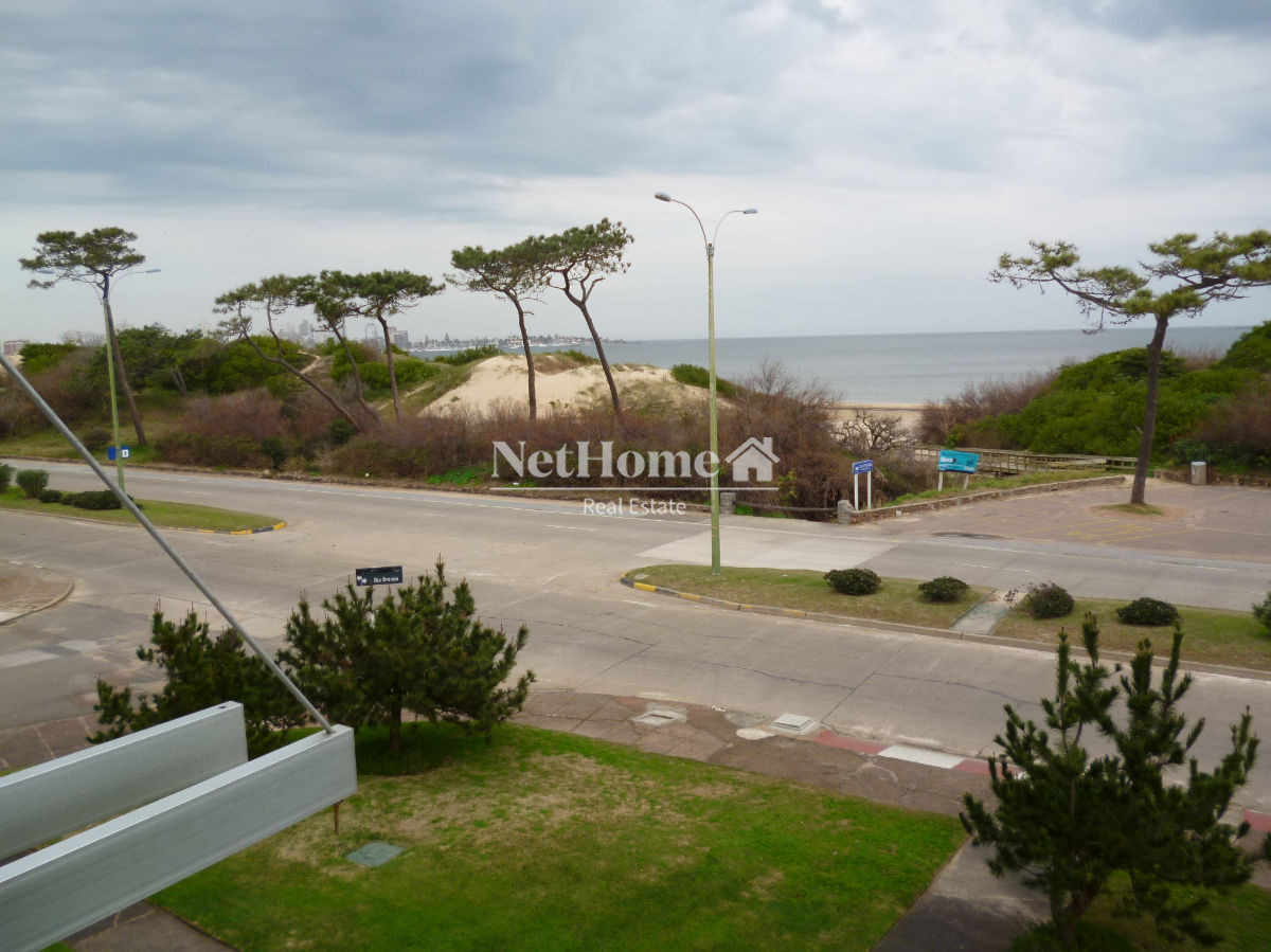 Apartamento ID.140 - Playa Mansa Apartamento 3 Dormitorios Primera Línea