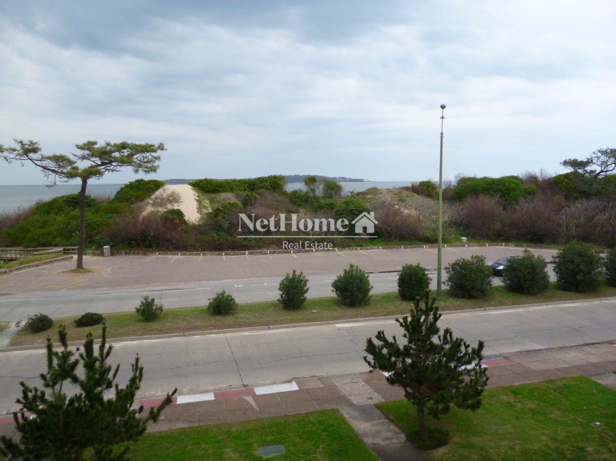 Apartamento ID.140 - Playa Mansa Apartamento 3 Dormitorios Primera Línea