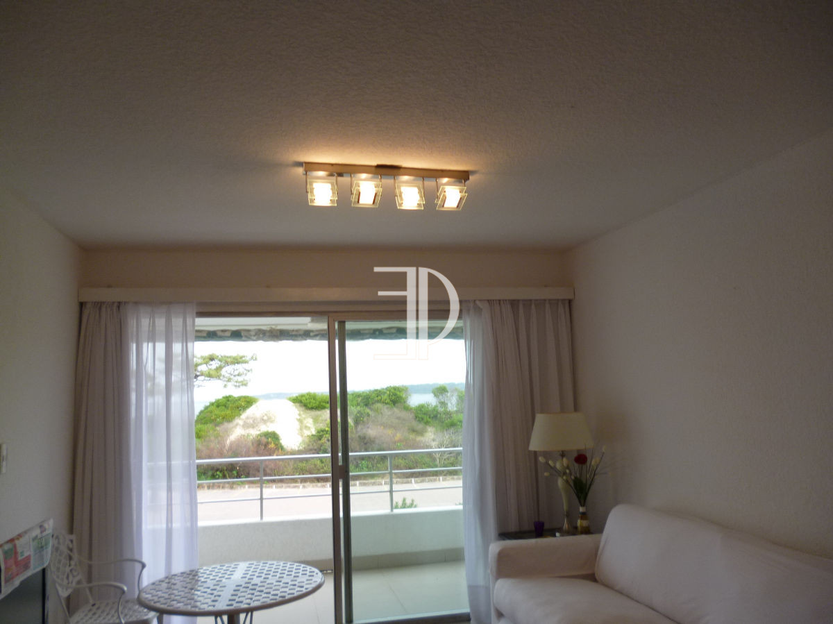 Apartamento ID.567 - Venta Apartamento 3 dormitorios Primera Linea Mansa