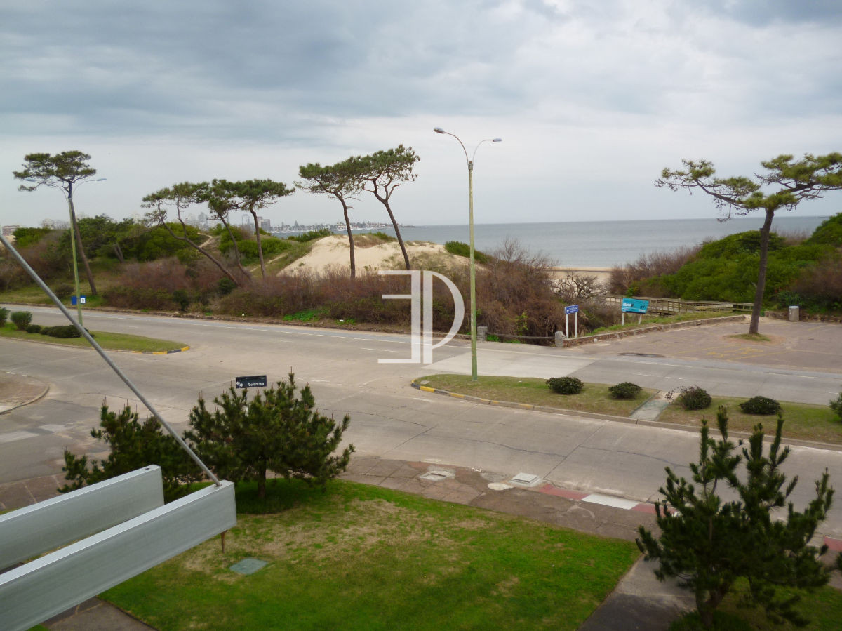 Apartamento ID.567 - Venta Apartamento 3 dormitorios Primera Linea Mansa