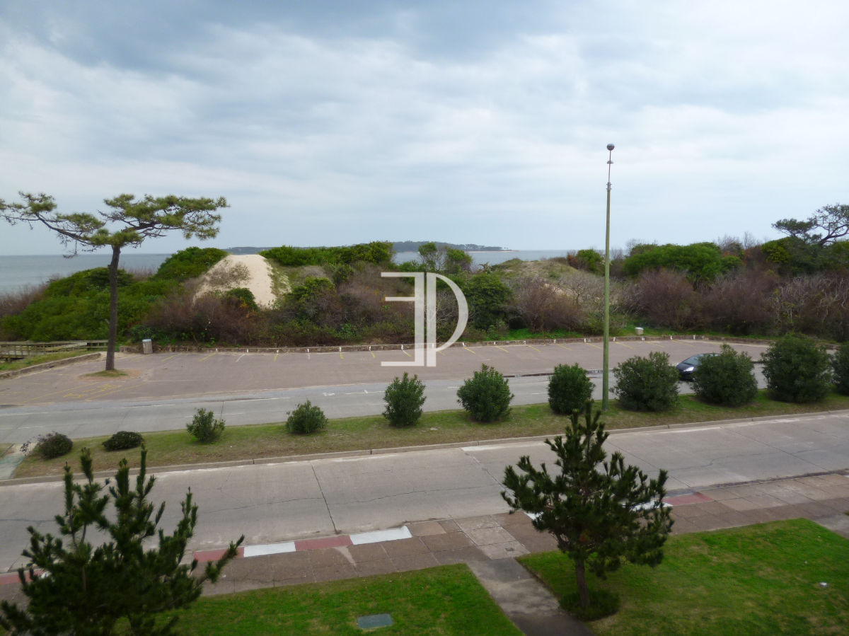 Apartamento ID.567 - Venta Apartamento 3 dormitorios Primera Linea Mansa