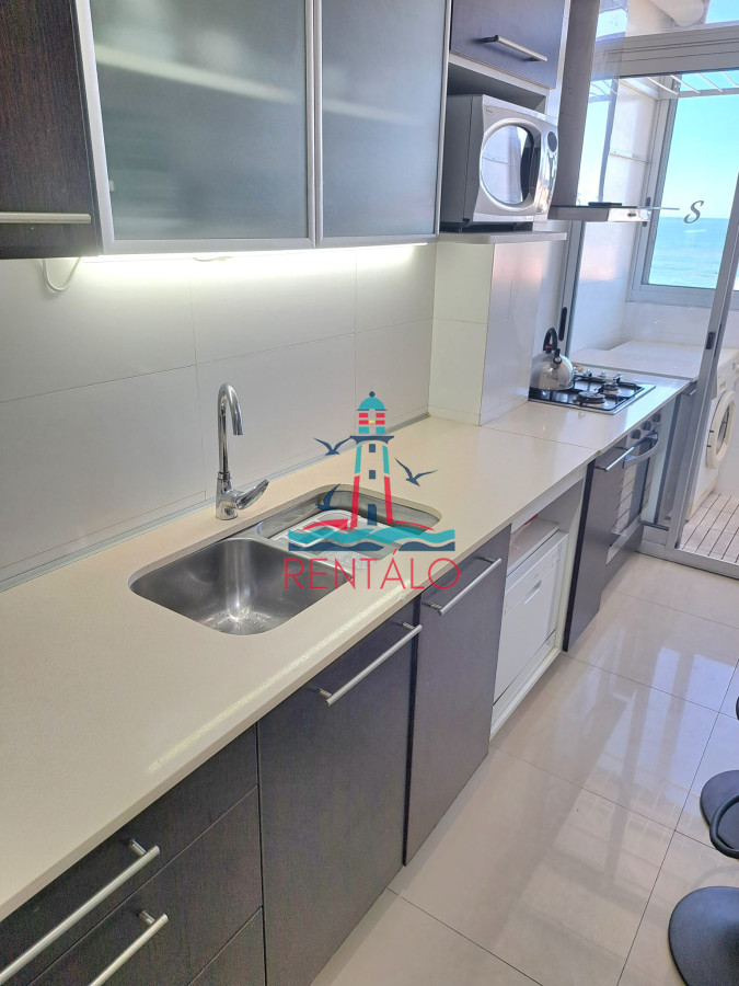Apartamento ID.103 - Venta apartamento 2 dormitorios Punta del Este con vista al mar