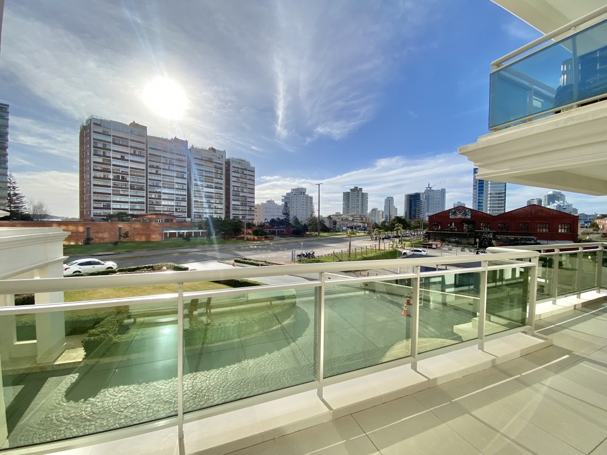 Apartamento en venta de 2 dormitorios en Punta del Este.