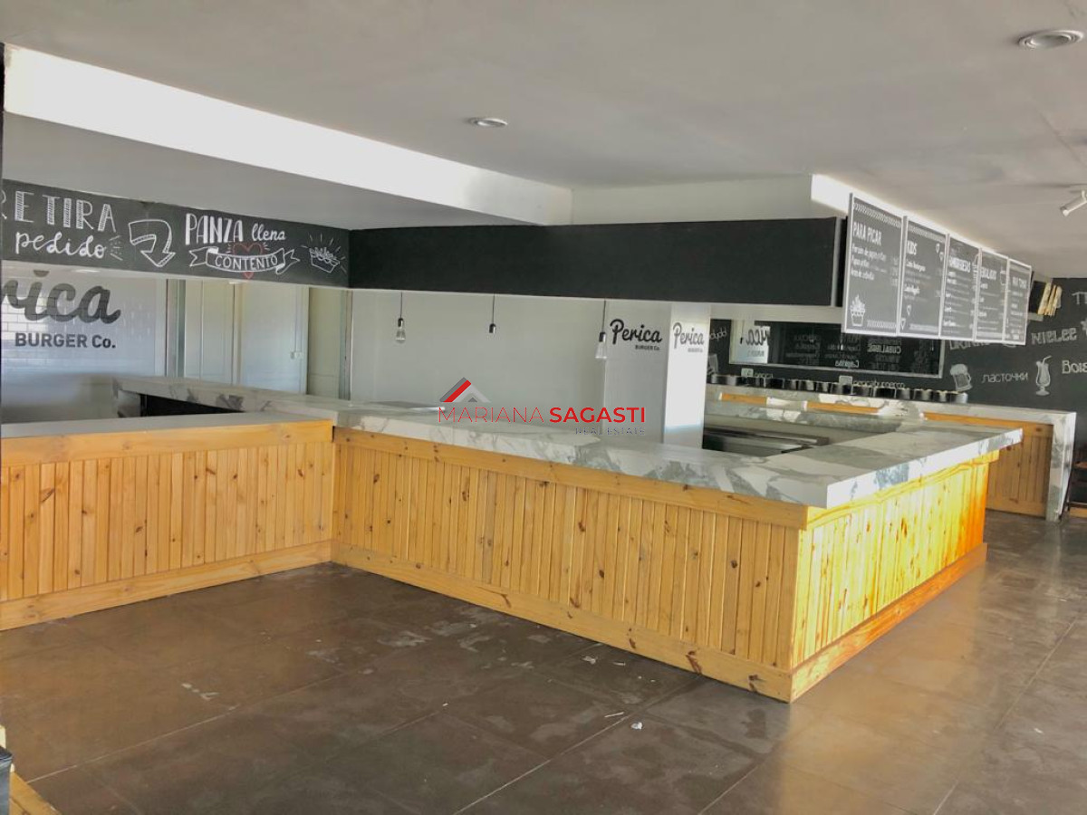 Local Comercial ID.3839 - Local en Punta del Este, Península