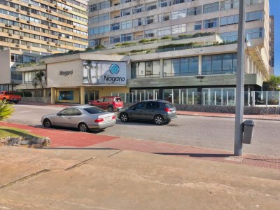 Local en Punta del Este, Península