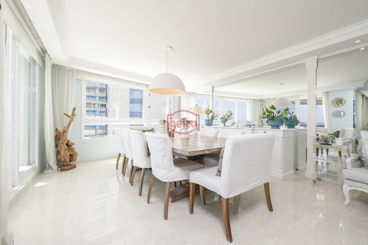 Apartamento ID.166605/Mansa,-apartamento-de-3-suites-más-dependencia - Gran apartamento en Millenium Tower, primera línea Playa Mansa