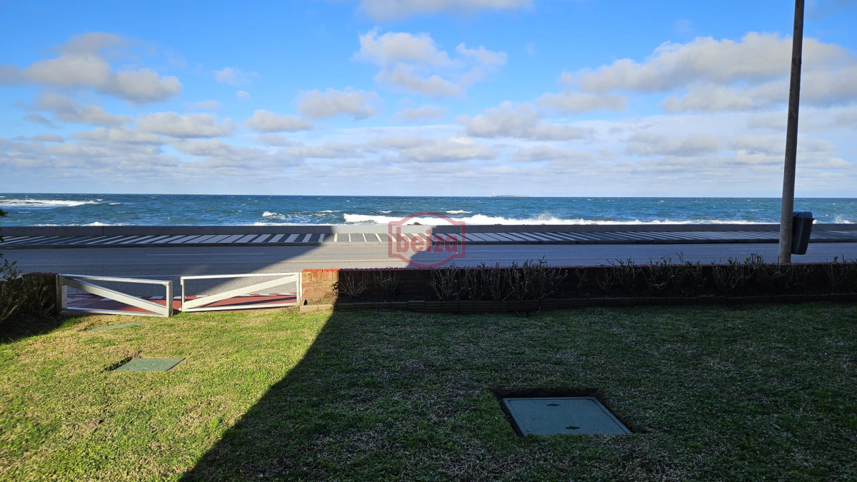 Apartamento ID.165807/Venta-departamento-en-Punta-del-este- - Venta de apartamento en Peninsula, sobre el mar, Punta del Este. 