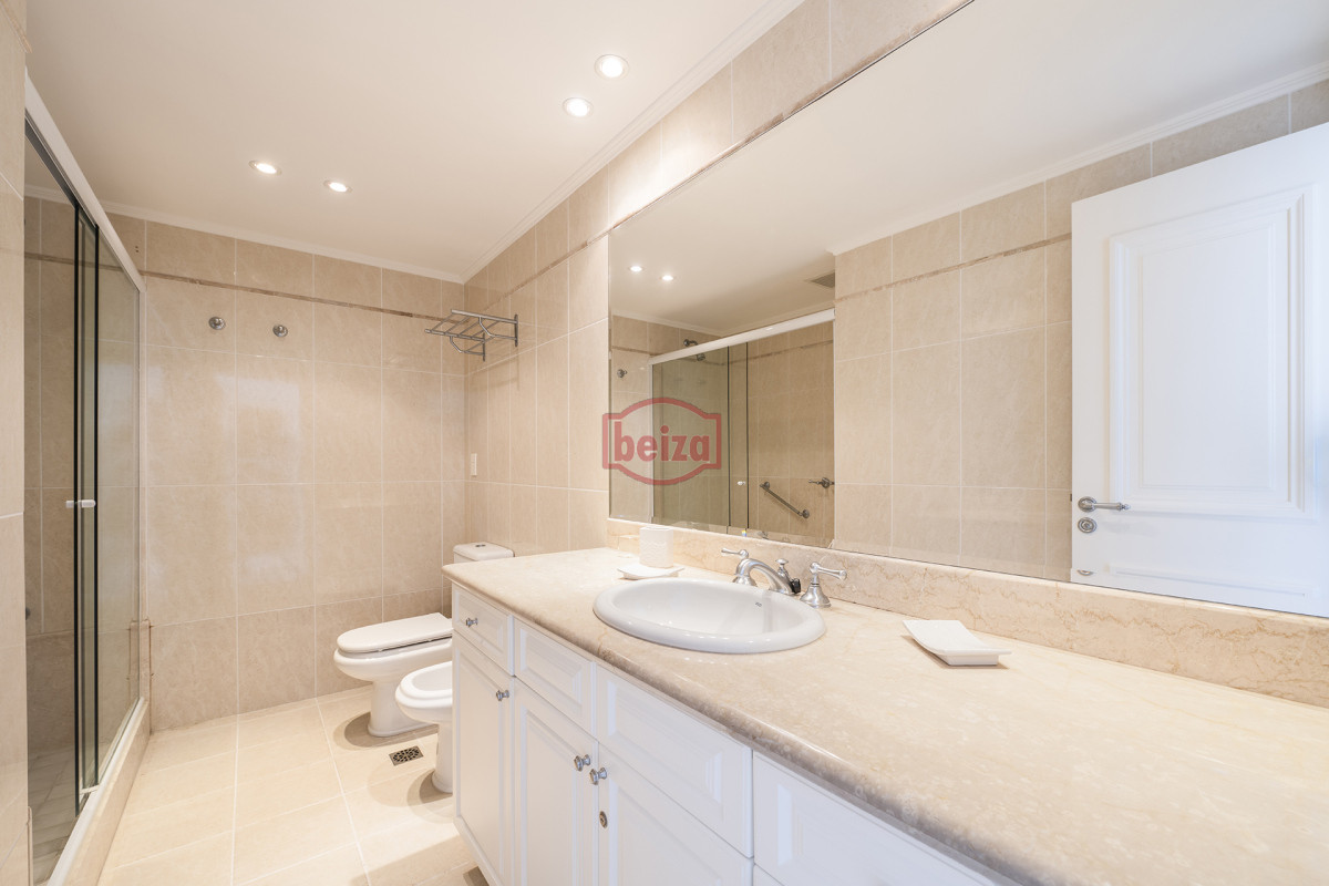 Apartamento ID.166605/Mansa,-apartamento-de-3-suites-más-dependencia - Gran apartamento en Millenium Tower, primera línea Playa Mansa
