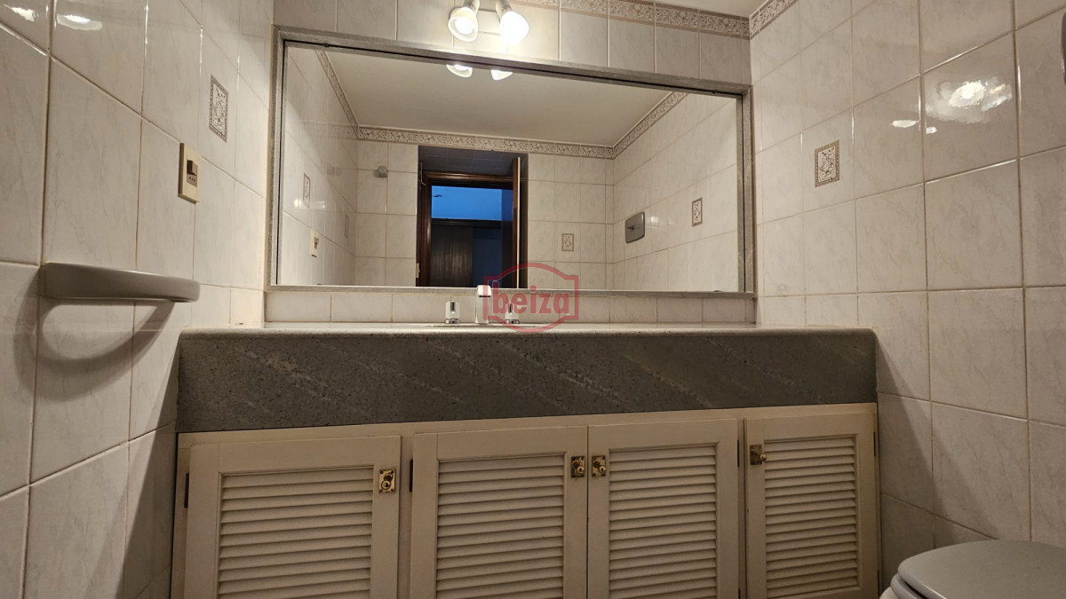 Apartamento ID.165807/Venta-departamento-en-Punta-del-este- - Venta de apartamento en Peninsula, sobre el mar, Punta del Este. 