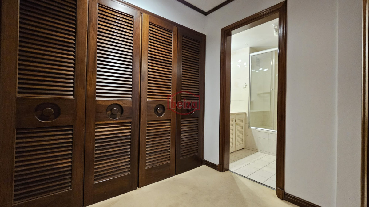 Apartamento ID.165807/Venta-departamento-en-Punta-del-este- - Venta de apartamento en Peninsula, sobre el mar, Punta del Este. 