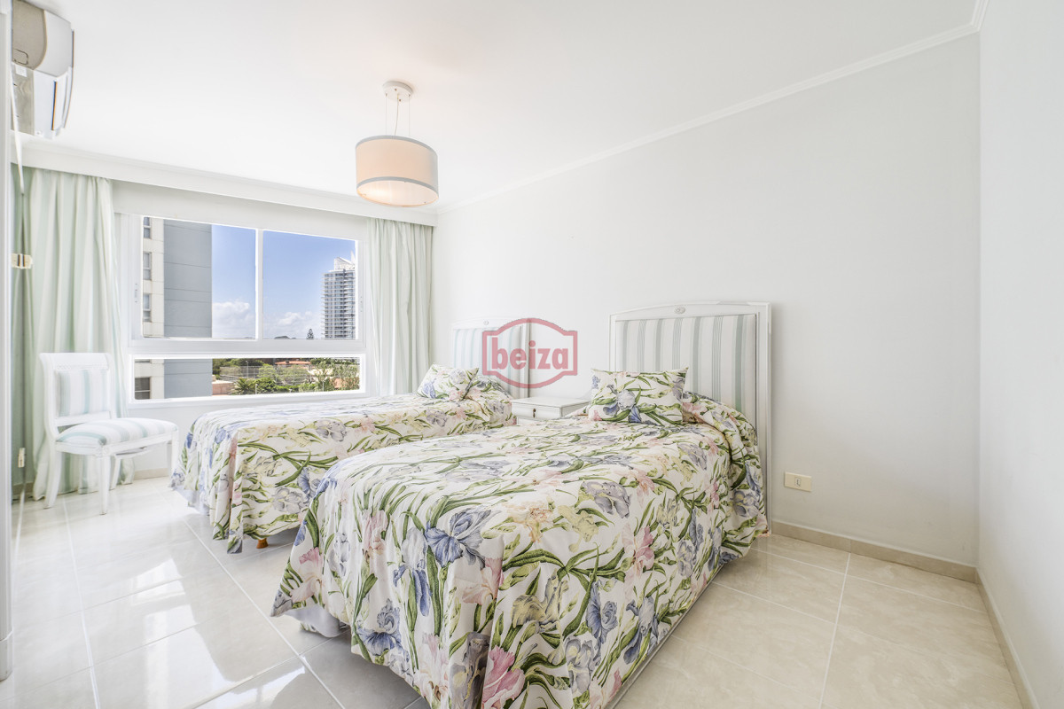 Apartamento ID.166605/Mansa,-apartamento-de-3-suites-más-dependencia - Gran apartamento en Millenium Tower, primera línea Playa Mansa