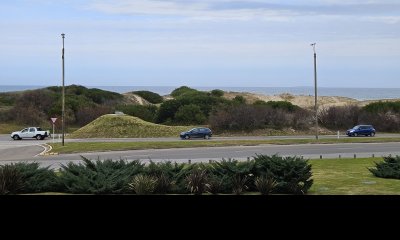 Venta De Apartamento De 3 Suites, En Edificio Blue Bird Punta Del Este
