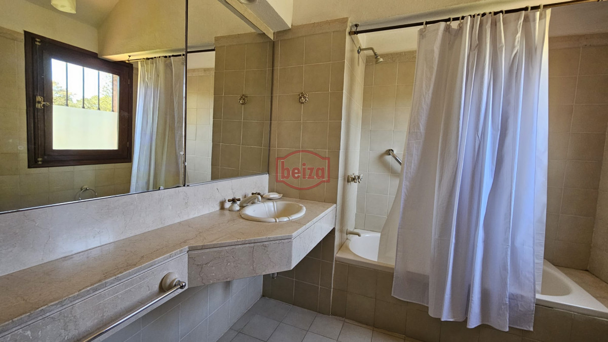 Casa ID.165949 - Alquiler temporario de Casa 4 DORMITORIOS en GOLF, PUNTA DEL ESTE