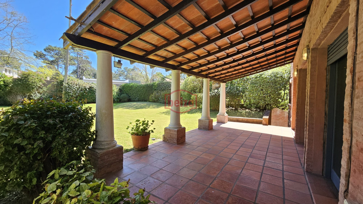 Casa ID.165949 - Alquiler temporario de Casa 4 DORMITORIOS en GOLF, PUNTA DEL ESTE