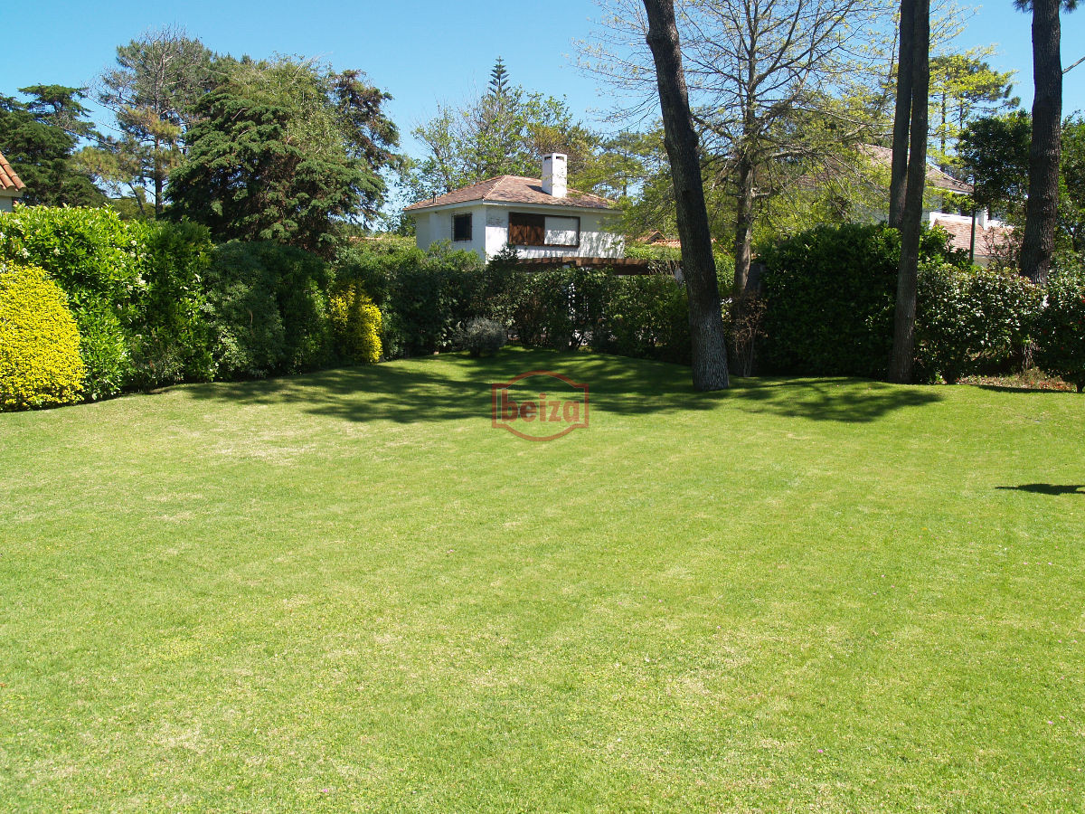 Casa ID.165949 - Alquiler temporario de Casa 4 DORMITORIOS en GOLF, PUNTA DEL ESTE