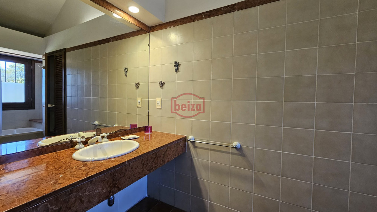 Casa ID.165949 - Alquiler temporario de Casa 4 DORMITORIOS en GOLF, PUNTA DEL ESTE