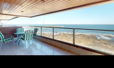 Venta apartamento frente al mar.