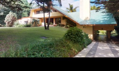 Venta de Casa 7 DORMITORIOS en BARRIO GOLF