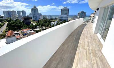Moderno depto con gran terraza. 3 dorm, piscinas, garaje.