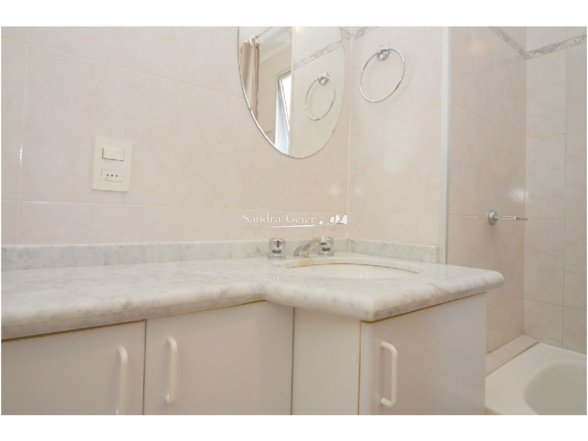 Apartamento ID.1177 - Piso alto con vista al mar, 2 dorm, 2 baños, garaje. Todos los servicios