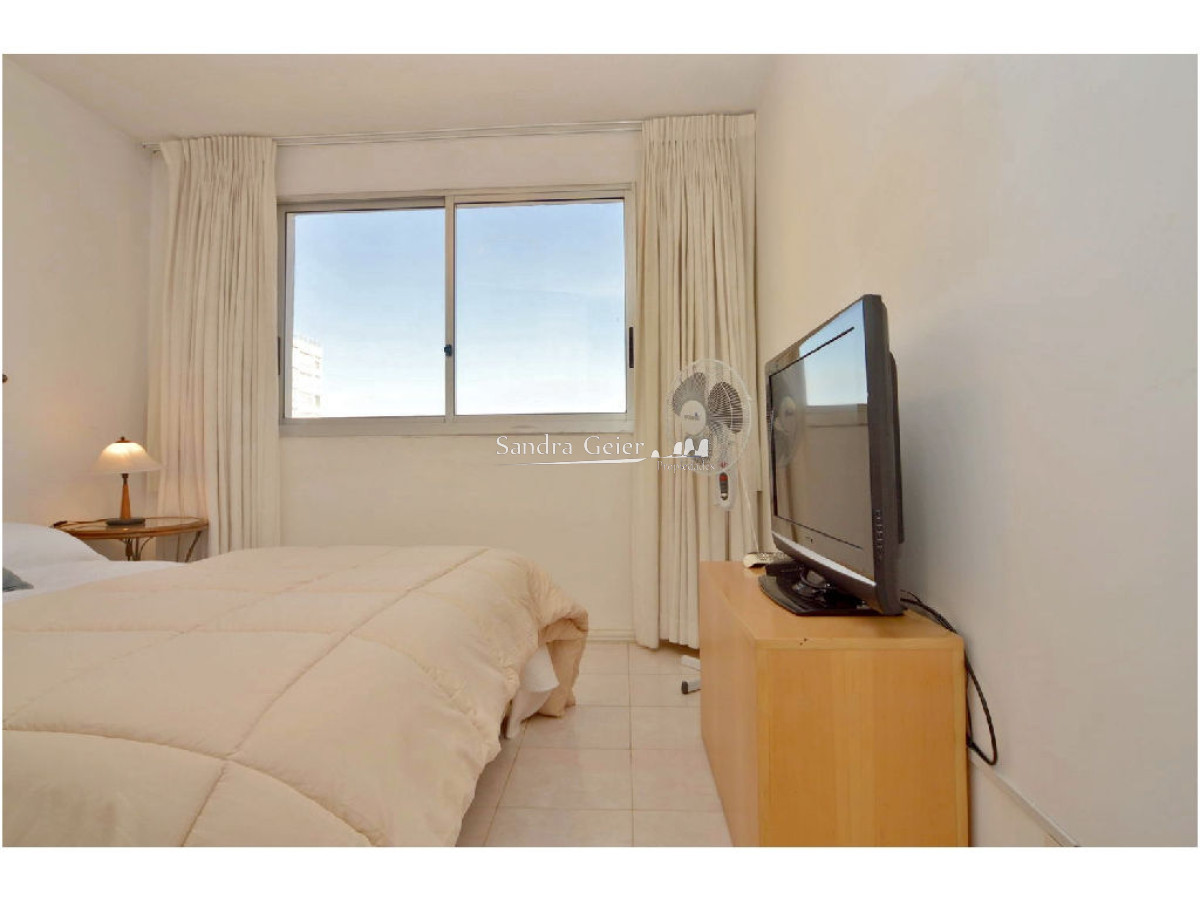 Apartamento ID.1177 - Piso alto con vista al mar, 2 dorm, 2 baños, garaje. Todos los servicios
