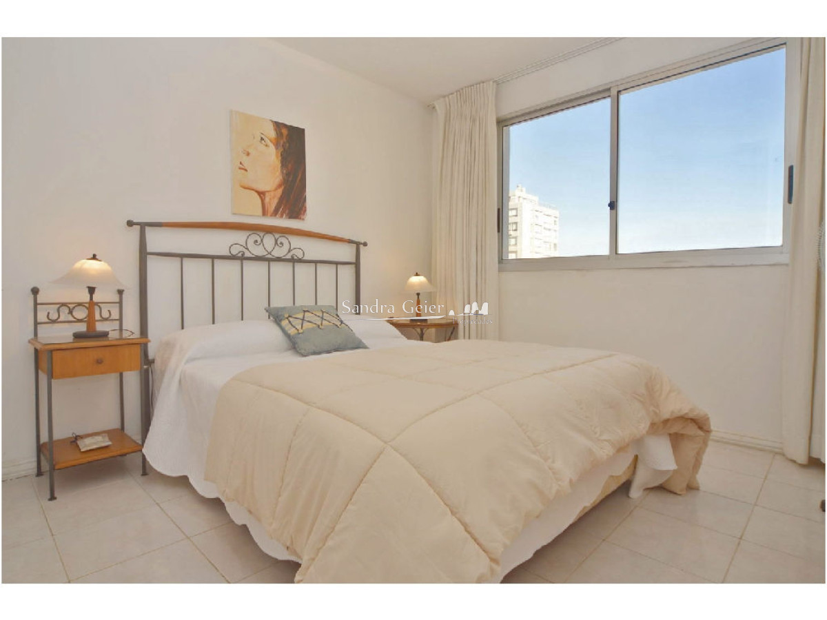 Apartamento ID.1177 - Piso alto con vista al mar, 2 dorm, 2 baños, garaje. Todos los servicios