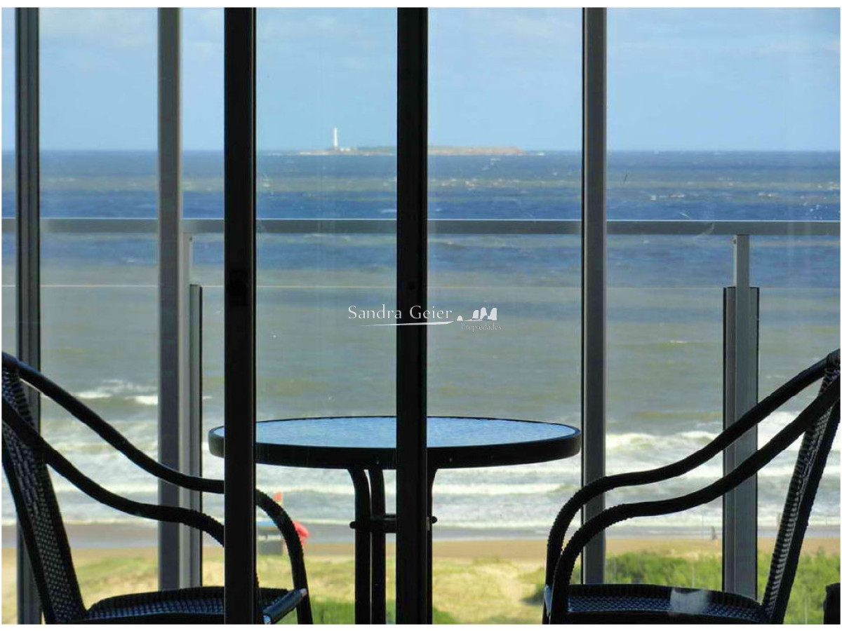 Apartamento ID.1177 - Piso alto con vista al mar, 2 dorm, 2 baños, garaje. Todos los servicios