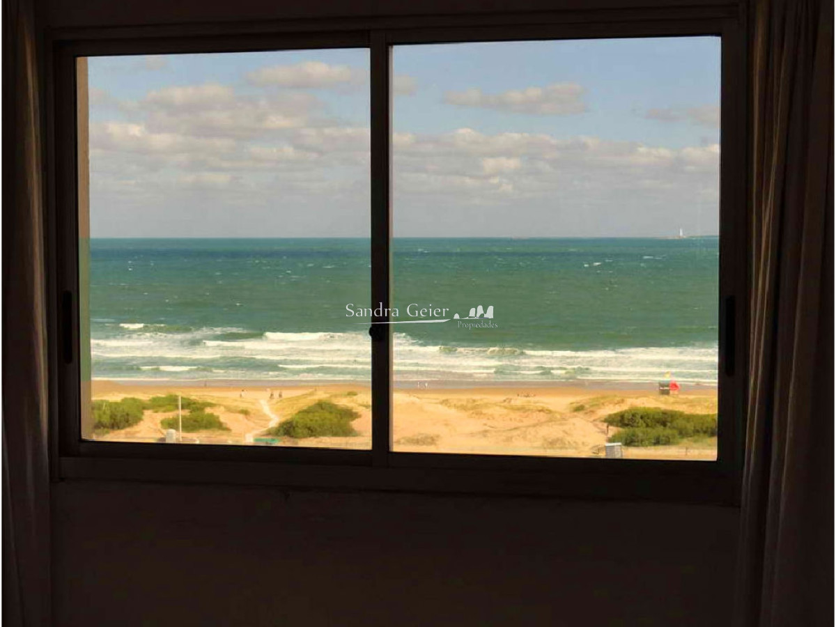 Apartamento ID.1177 - Piso alto con vista al mar, 2 dorm, 2 baños, garaje. Todos los servicios