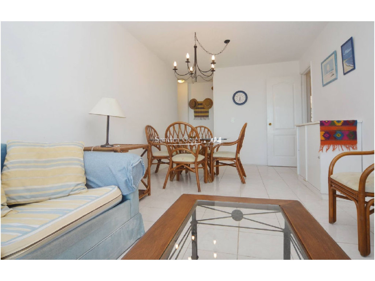 Apartamento ID.1177 - Piso alto con vista al mar, 2 dorm, 2 baños, garaje. Todos los servicios