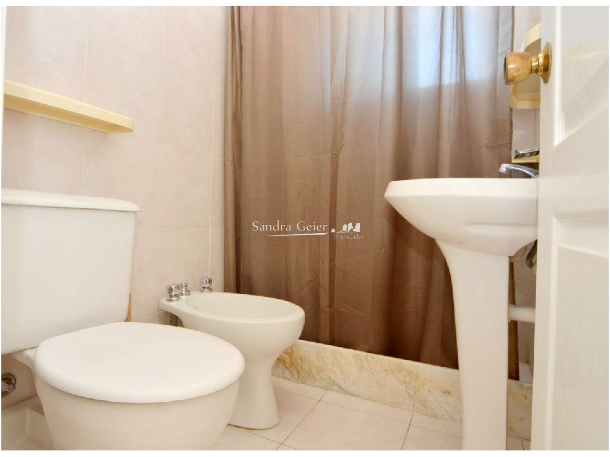 Apartamento ID.1177 - Piso alto con vista al mar, 2 dorm, 2 baños, garaje. Todos los servicios