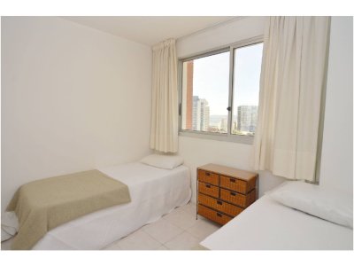 Apartamento ID.1177 - Piso alto con vista al mar, 2 dorm, 2 baños, garaje. Todos los servicios