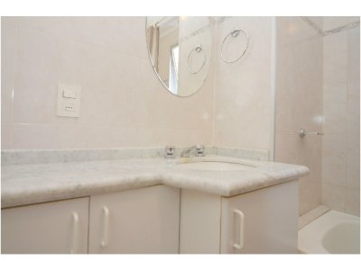 Apartamento ID.1177 - Piso alto con vista al mar, 2 dorm, 2 baños, garaje. Todos los servicios