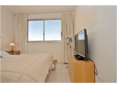 Apartamento ID.1177 - Piso alto con vista al mar, 2 dorm, 2 baños, garaje. Todos los servicios