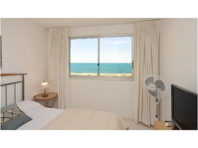 Apartamento ID.1177 - Piso alto con vista al mar, 2 dorm, 2 baños, garaje. Todos los servicios