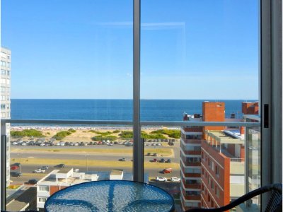 Apartamento ID.1177 - Piso alto con vista al mar, 2 dorm, 2 baños, garaje. Todos los servicios
