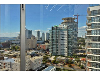 Apartamento ID.1177 - Piso alto con vista al mar, 2 dorm, 2 baños, garaje. Todos los servicios