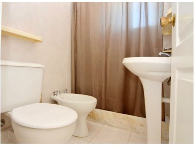 Apartamento ID.1177 - Piso alto con vista al mar, 2 dorm, 2 baños, garaje. Todos los servicios