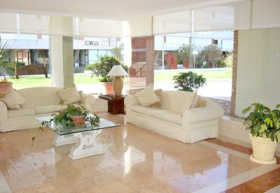 Apartamento ID.1177 - Piso alto con vista al mar, 2 dorm, 2 baños, garaje. Todos los servicios