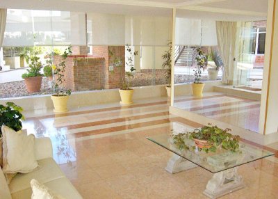 Apartamento ID.1177 - Piso alto con vista al mar, 2 dorm, 2 baños, garaje. Todos los servicios