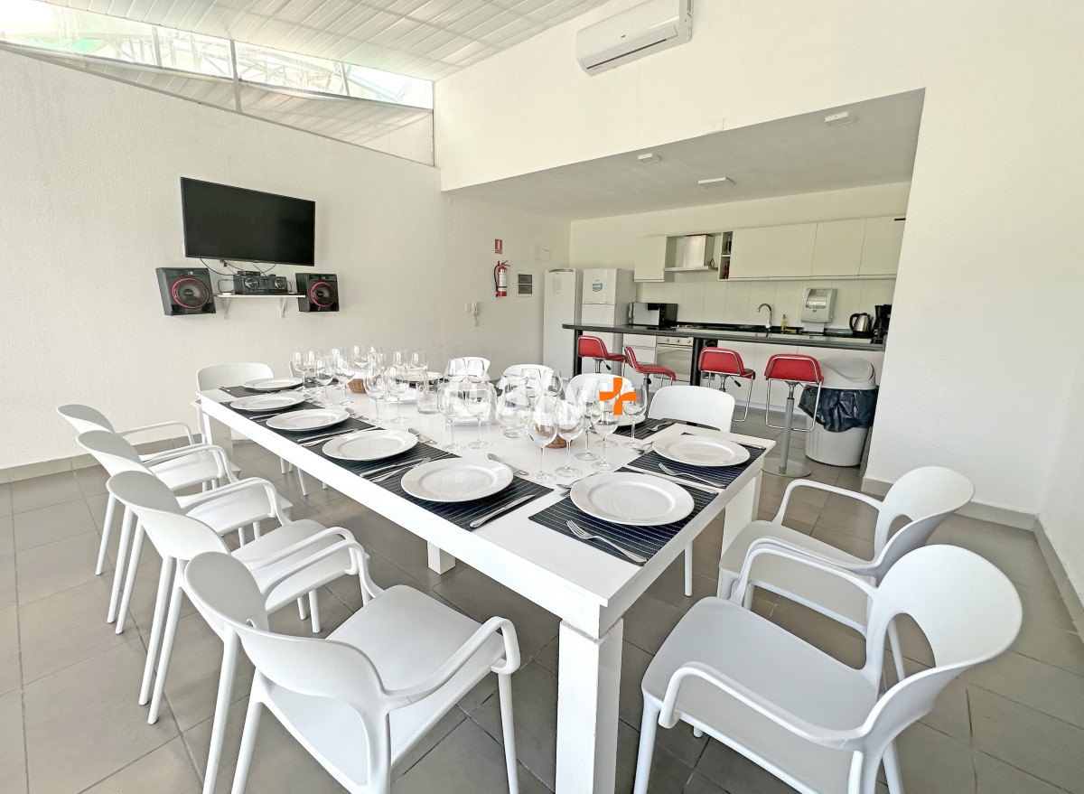 Apartamento ID.28729 - Brava, piso alto, 2 dorm, losa radiante. Full amenities.