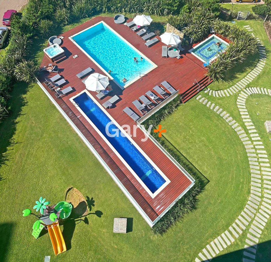 Apartamento ID.28729 - Brava, piso alto, 2 dorm, losa radiante. Full amenities.