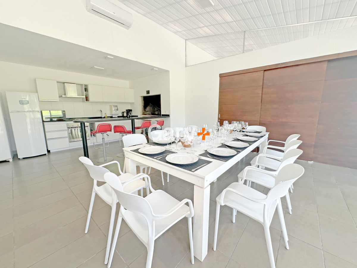 Apartamento ID.28729 - Brava, piso alto, 2 dorm, losa radiante. Full amenities.