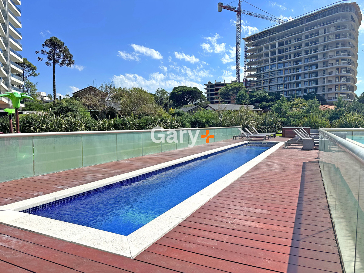 Apartamento ID.28729 - Brava, piso alto, 2 dorm, losa radiante. Full amenities.