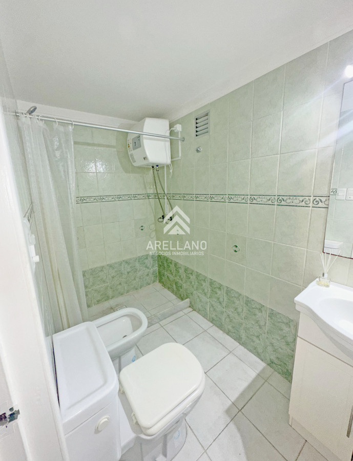 Apartamento ID.4765 - Punta Carretas, sobre Av Sarmiento, al frente. Gran terraza. Con renta